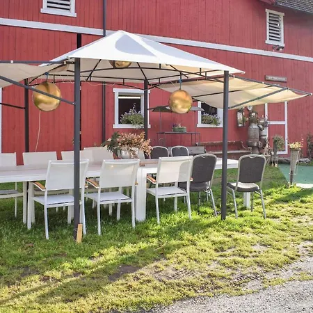 Karhuset 1 *